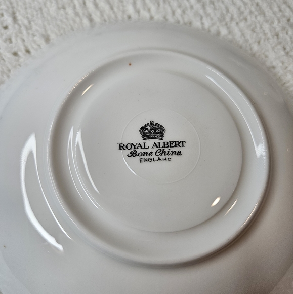 Royal Albert Crown Bone England China Teacup Saucer GREEN w/White Swirls… - Picture 2 of 16